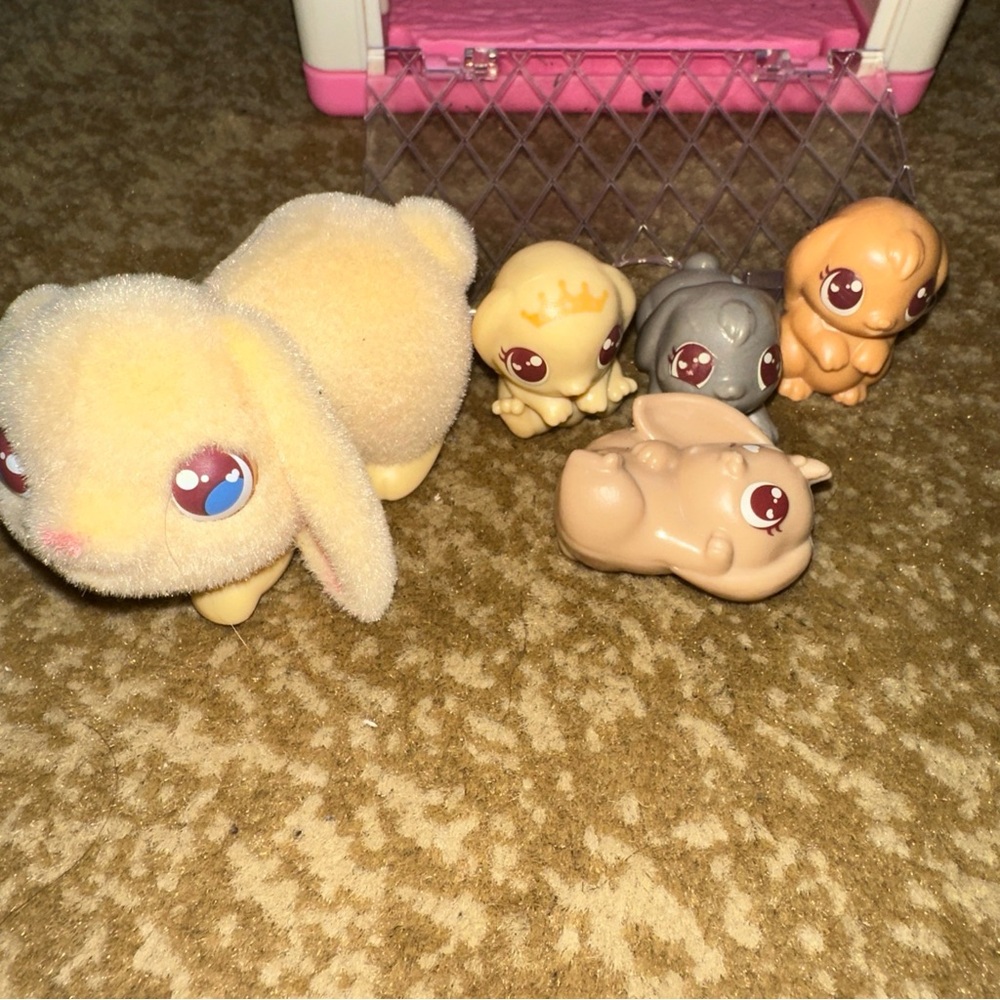 Little Live Pets Mama Surprise Lil’ Bunny w/ 4 Baby Bunnies - Picture 3 of 6